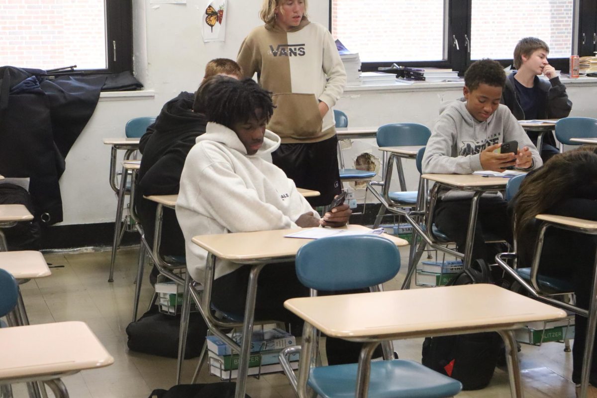Students use their phones during math class